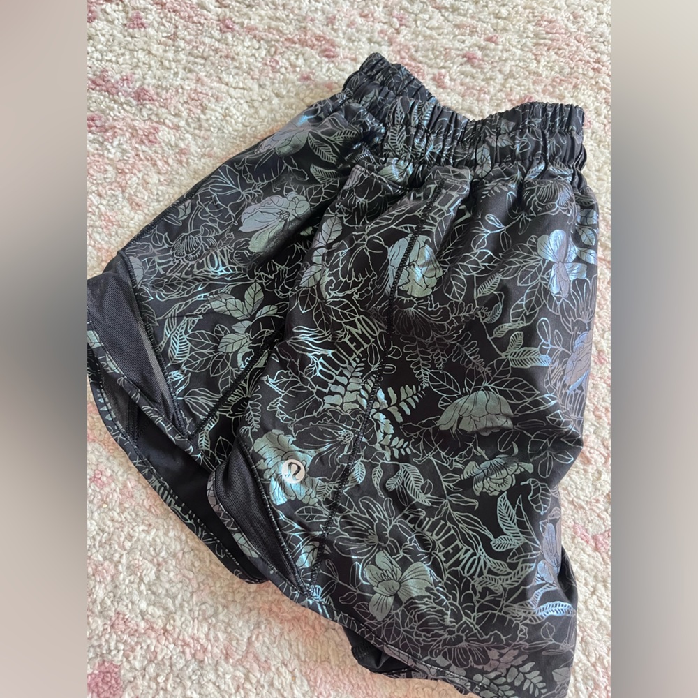 Lululemon Metalic Hotty Hots